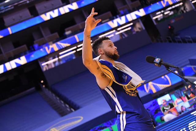 约基奇29+18+16威少22分 掘金加时险胜篮网